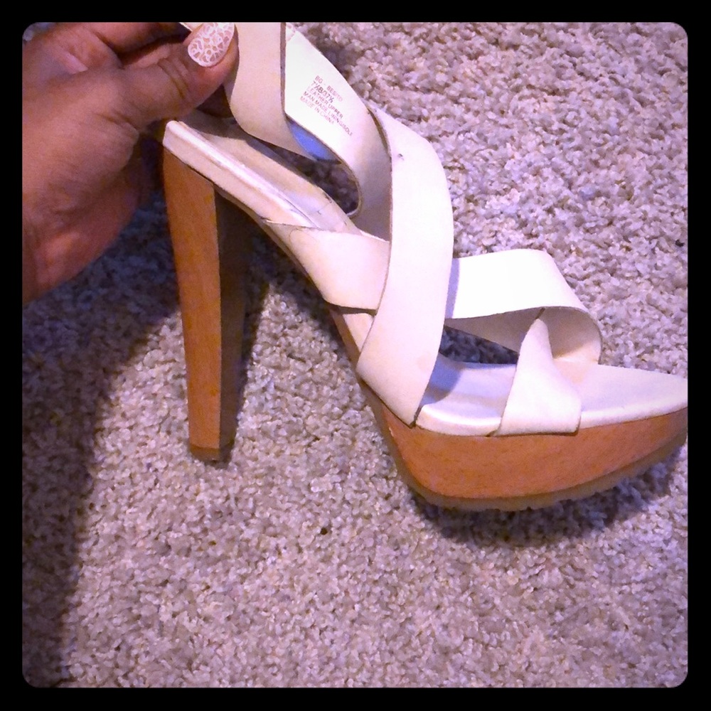 BCBG platform heel
